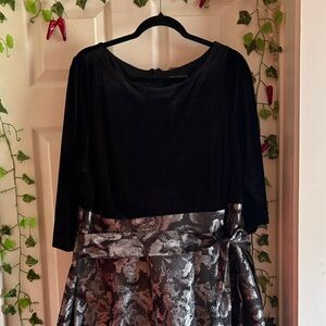 Jessica Howard Black and Silver Long Sleeve Dress